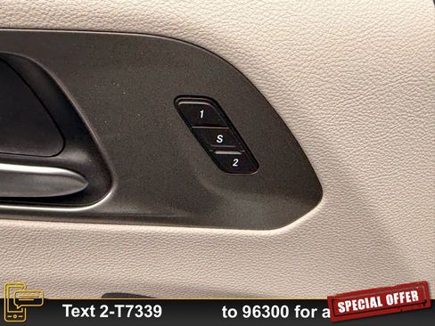 Used 2021 Chrysler Pacifica Touring-L image 15