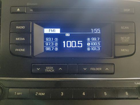 Used 2018 Hyundai Elantra SE FWD image 25