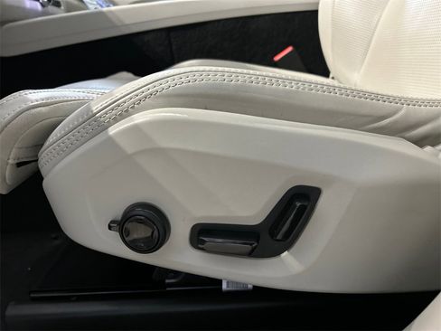 Certified 2023 Volvo XC60 B5 Ultimate w/ Climate Package image 11