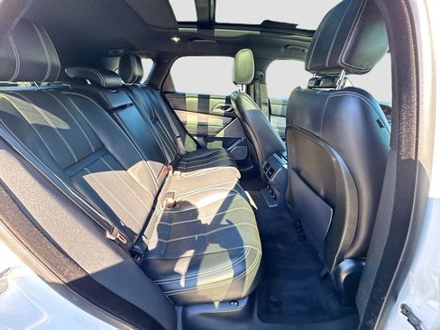 Used 2019 Land Rover Range Rover Velar R-Dynamic SE AWD/4WD image 30