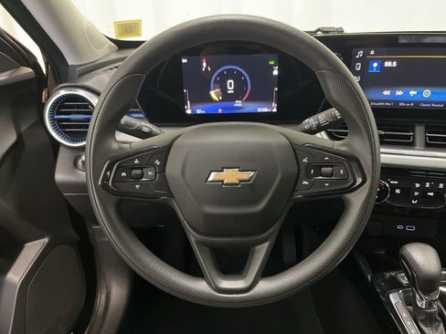 Used 2024 Chevrolet Trax LT image 5