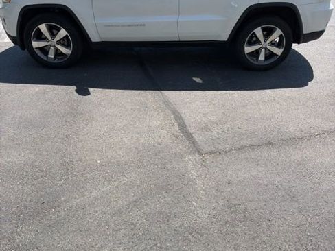 Used 2016 Jeep Grand Cherokee Limited image 2