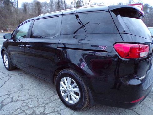 Used 2015 Kia Sedona LX image 9