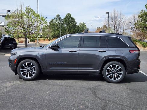Used 2022 Jeep Grand Cherokee Overland AWD/4WD image 2
