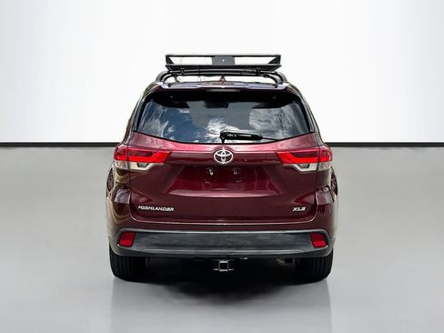 Used 2018 Toyota Highlander XLE FWD image 6