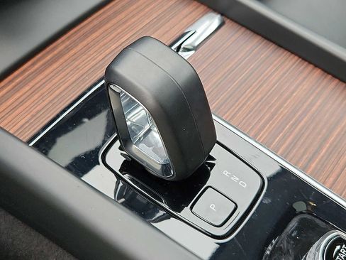 Used 2023 Volvo XC60 B5 Plus w/ Protection Package Premier image 14