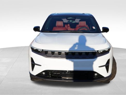 Used 2024 Jeep Wagoneer Launch Edition image 12