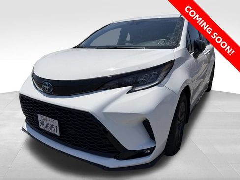 Used 2025 Toyota Sienna XSE w/ XSE Premium Package AWD/4WD image 1