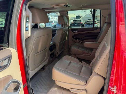 Used 2015 Chevrolet Suburban LT image 12