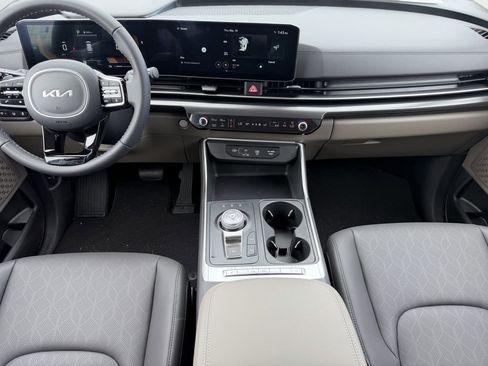 New 2026 Kia Carnival LXS FWD image 13