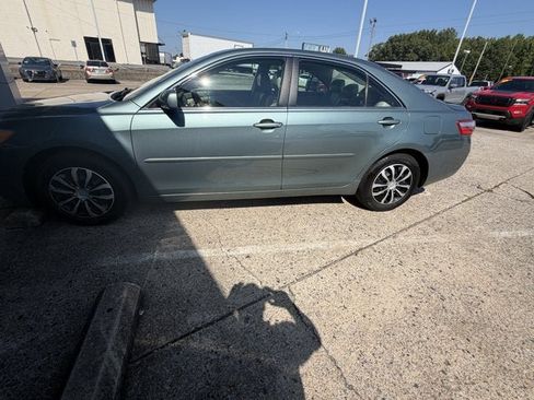 Used 2009 Toyota Camry LE FWD image 6