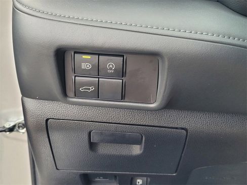 Used 2024 Toyota Highlander XLE image 27