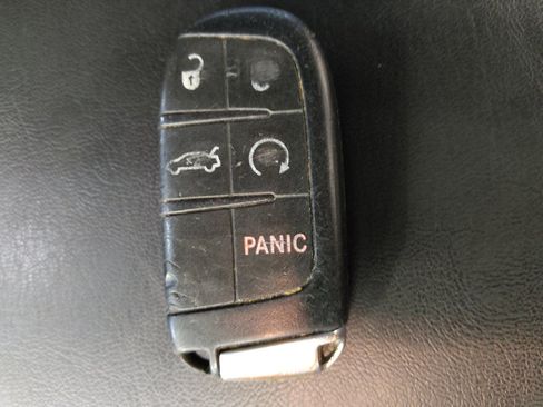 Used 2018 Chrysler 300 Limited AWD/4WD image 32