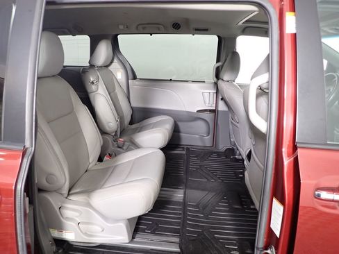 Used 2015 Toyota Sienna XLE w/ XLE Navigation Package image 36