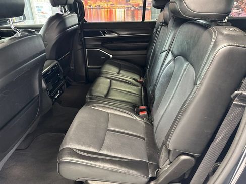 Used 2024 Jeep Wagoneer L Series II w/ Flexible Seating Group AWD/4WD image 13