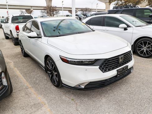 Used 2023 Honda Accord Touring image 6