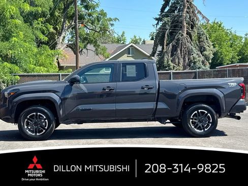 Used 2025 Toyota Tacoma TRD Sport AWD/4WD image 7