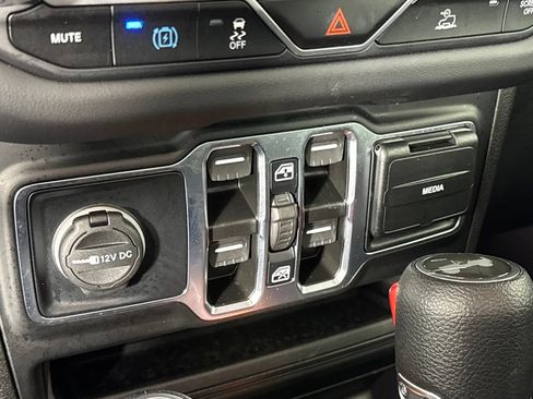 Certified 2025 Jeep Wrangler Unlimited Sahara AWD/4WD image 28