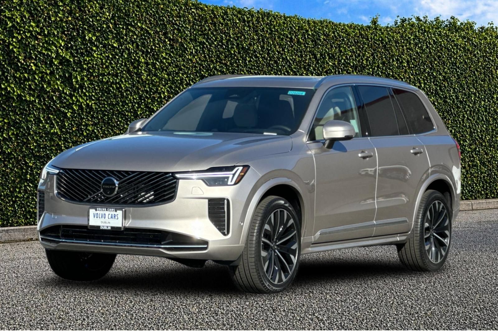 New 2026 Volvo XC90 B5 Ultra w/ Protection Package Premier AWD/4WD image 2