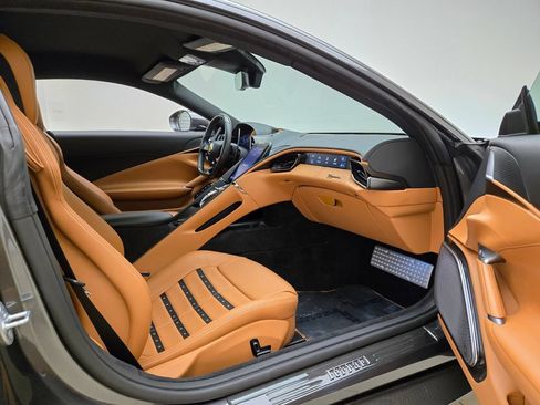 Used 2023 Ferrari Roma RWD image 23