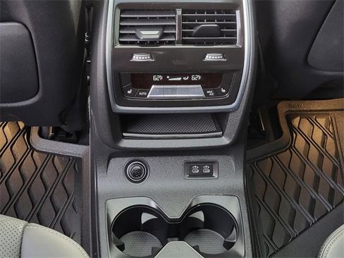 Used 2024 BMW X7 xDrive40i image 17