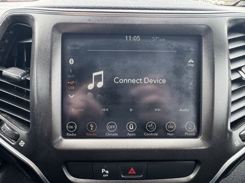 Used 2019 Jeep Cherokee Trailhawk image 25