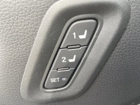 Used 2025 Honda Pilot EX-L image 42