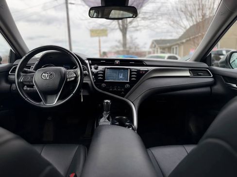 Used 2019 Toyota Camry SE FWD image 14