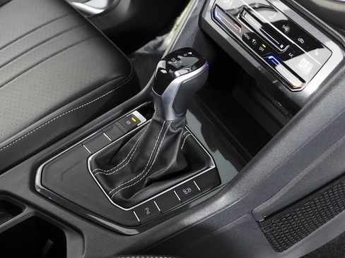 Certified 2023 Volkswagen Tiguan SE R-Line FWD image 15