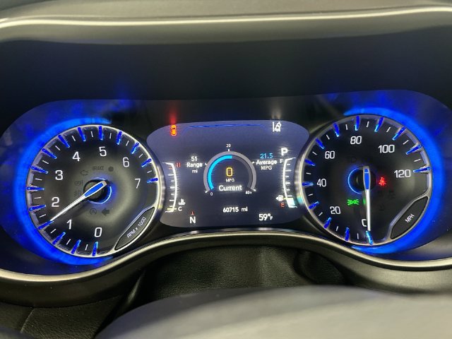 Used 2024 Chrysler Pacifica Touring-L FWD image 12