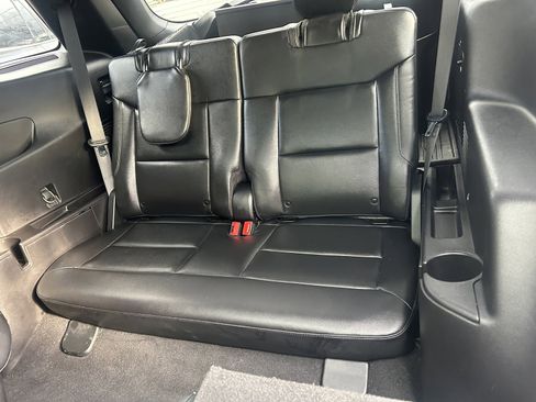 Used 2020 Ford Explorer XLT w/ Equipment Group 202A AWD/4WD image 18