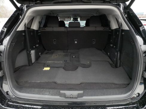 Used 2023 Toyota Highlander LE image 18