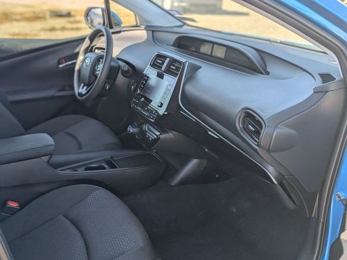 Used 2022 Toyota Prius LE AWD/4WD image 11
