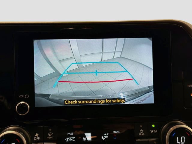 Used 2023 Toyota Highlander LE AWD/4WD image 12
