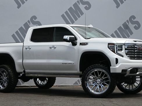 Used 2025 GMC Sierra 1500 Denali AWD/4WD image 3