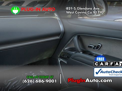 Used 2025 Land Rover Range Rover SV image 23