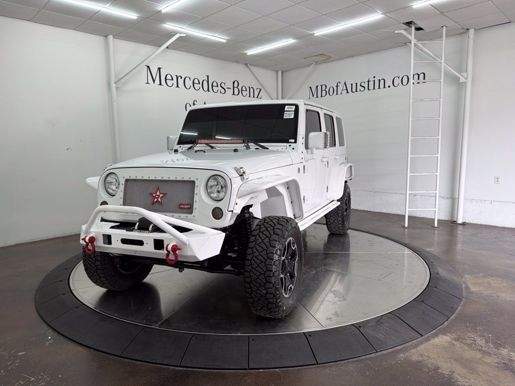 Used 2015 Jeep Wrangler Unlimited Sahara w/ Connectivity Group AWD/4WD image 3