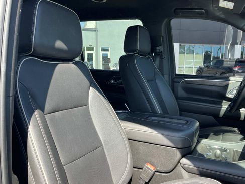 Used 2023 Chevrolet Suburban Premier AWD/4WD image 28