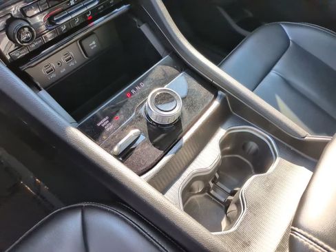 Used 2024 Jeep Grand Cherokee Limited w/ Black Appearance Package image 28