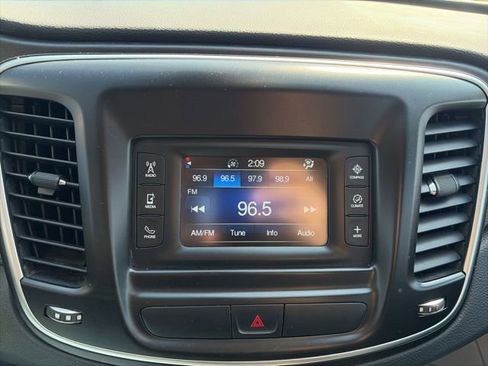 Used 2016 Chrysler 200 Limited FWD image 22