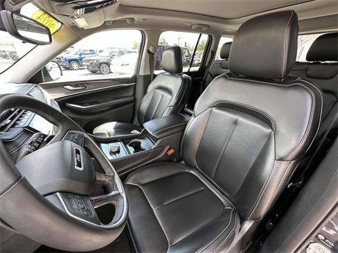 Used 2024 Jeep Grand Cherokee Limited image 6