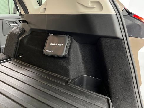 Used 2025 Nissan Rogue SV image 31