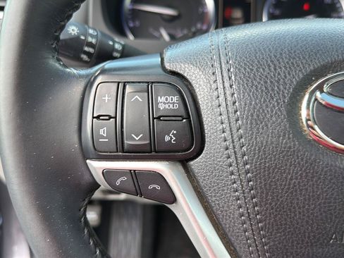 Used 2018 Toyota Highlander Limited FWD image 21
