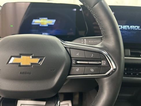 Used 2025 Chevrolet Equinox LT AWD/4WD image 12