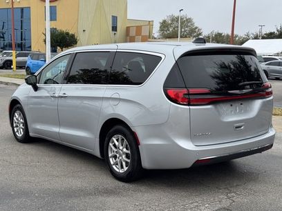 Used 2024 Chrysler Pacifica Touring-L