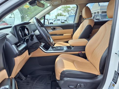 Used 2024 Kia Carnival LX FWD image 21