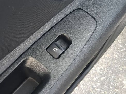 Used 2025 Hyundai Elantra SEL FWD image 33
