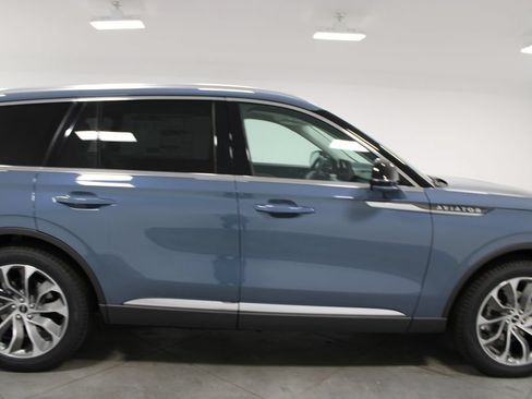 New 2026 Lincoln Aviator Reserve w/ Illumination Package RWD image 8