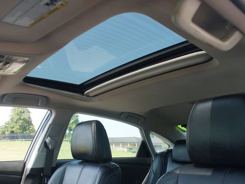 Used 2016 Toyota Avalon Limited FWD image 6
