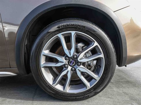 Used 2018 Volvo V60 T5 Cross Country image 9